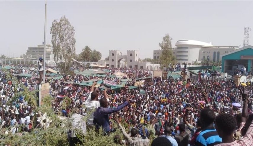 تداوم تظاهرات در سودان با مشارکت اصناف مختلف
