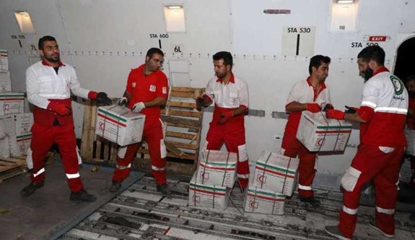 الهلال الأحمر الإيراني يوزع مساعدات إنسانية على منكوبي السيول