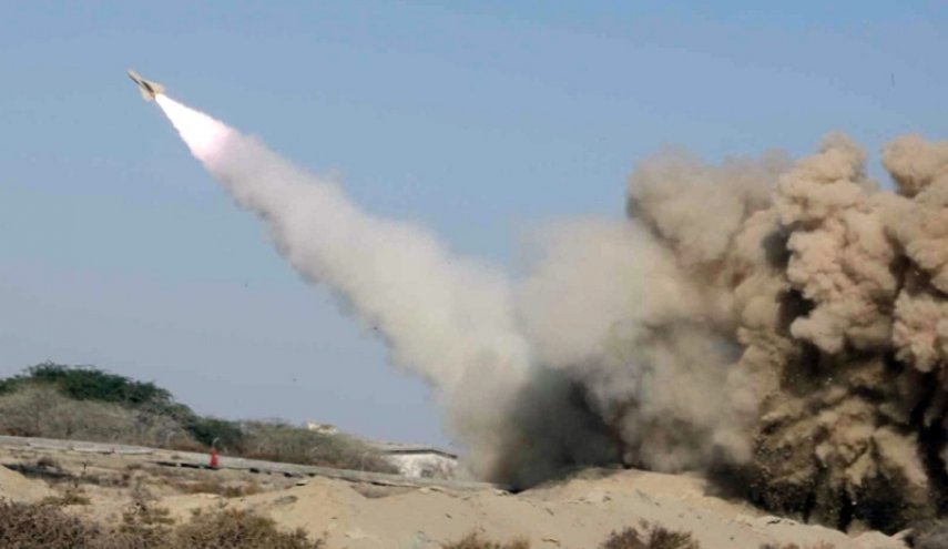 ارتش یمن مواضع نظامیان سعودی را با 11 فروند موشک درهم کوبید
