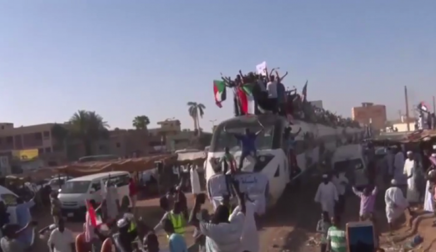 السودان.. اتفاق بين العسكر والمدنيين لتجاوز أكبر نقطة خلافية 