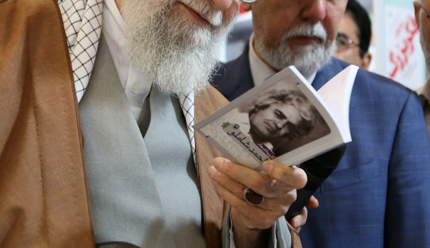 زيارة قائد الثورة الإسلامية الى معرض كتاب الدولي في طهران