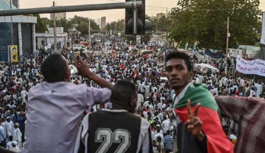 سفيرة هولندا تكشف عما تعرضت له من جانب المعتصمين في السودان