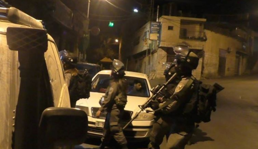 حملة دهم واعتقالات طالت 11 فلسطينيا بالضفة المحتلة

