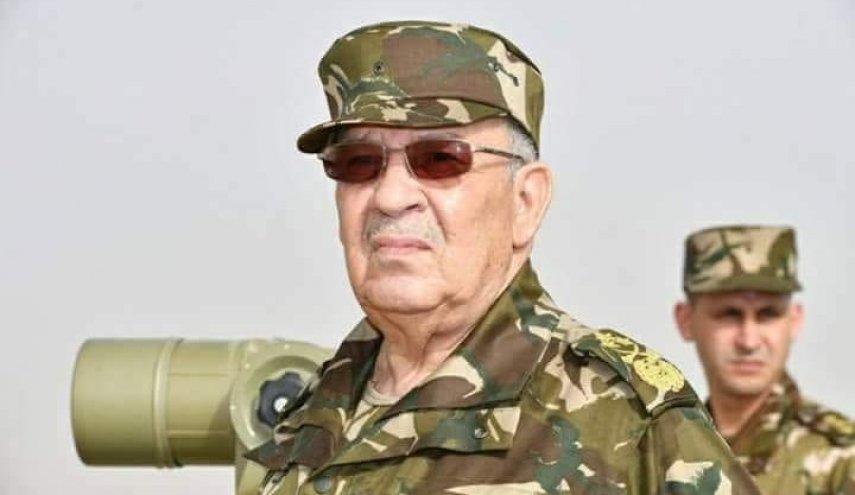 قائد الأركان الجزائري يتهم 