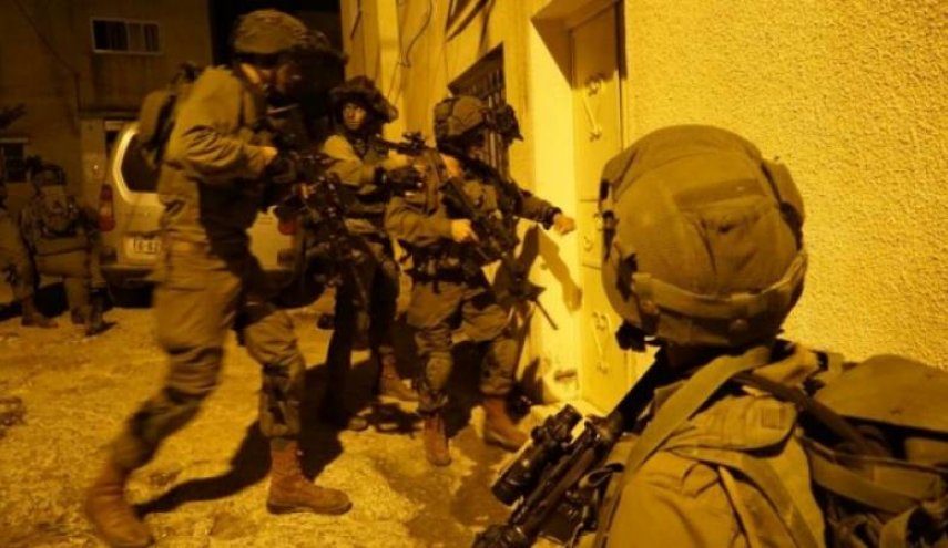 جيش الاحتلال يعتقل 5 فلسطينيين بالضفة 