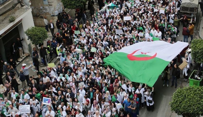 هزاران نفر در الجزائر تظاهرات کردند