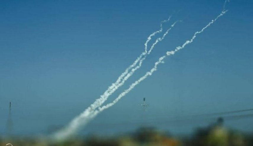 تلویزیون رژیم صهیونیستی: بیش از ۲۰۰ موشک به اسرائیل شلیک شد

