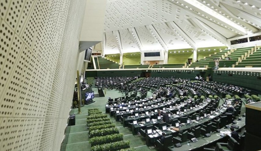 البرلمان يبدأ إجراءات استجواب الرئيس روحاني حول الخصخصة