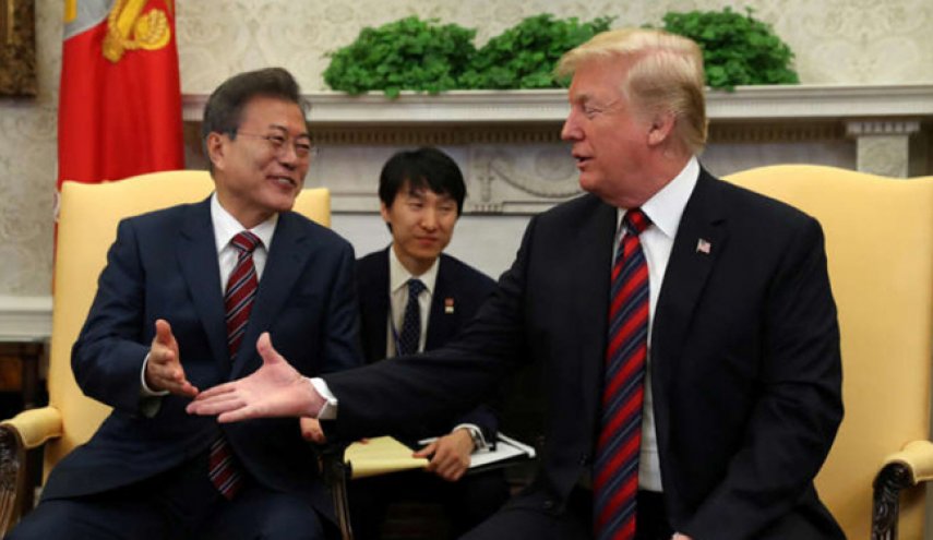 ترامب يبحث نزع السلاح النووي مع رئيس كوريا الجنوبية

