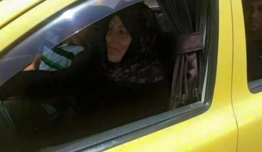 أول سائقة سيارة اجرة في حلب تعاني من ازمة البنزين