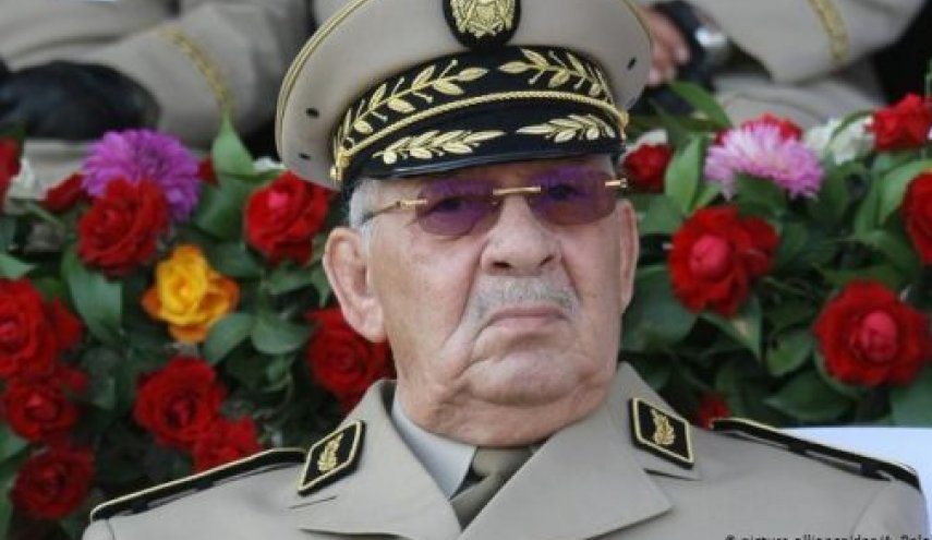 الجيش الجزائري يشن انتقاده الاعنف ضد الاحزاب

