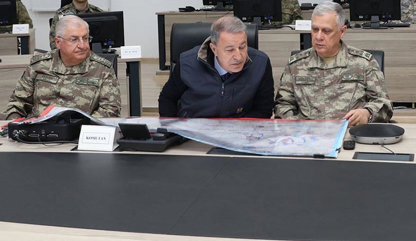 وزير الدفاع التركي على الحدود السورية في 'زيارة تفقدية'