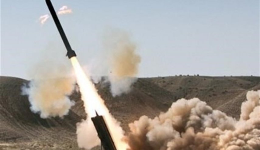 شلیک موشک «زلزال-۱» یمن به مواضع نظامیان سعودی
