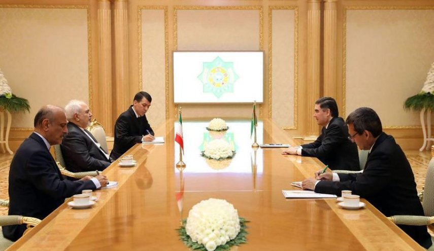 ظريف يبحث مع رئيس تركمانستان أهم القضايا الإقليمية والدولية