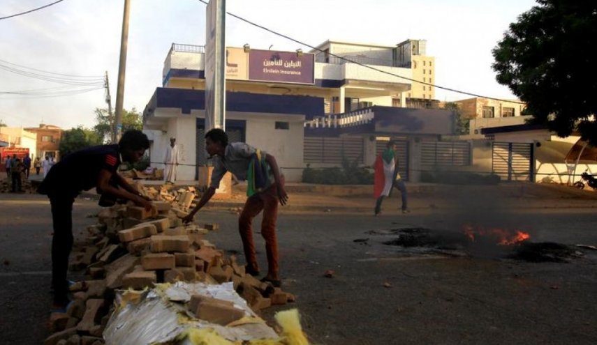 المعارضة السودانية تدعو المواطنين للاحتشاد لمنع إزالة المتاريس