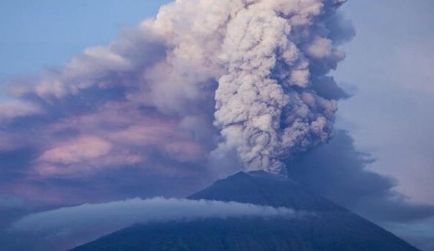 فعالیت آتشفشان هاکونه در ژاپن به مرز خطرناک رسید/ ثبت 45 زمین لرزه و اعلام بالاترین سطح هشدار به مردم منطقه