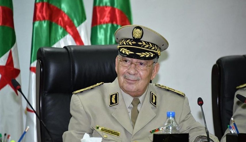 قائد أركان الجيش الجزائري يدعو لإجراء الانتخابات الرئاسية في موعدها المحدد