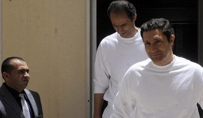 وقف محاكمة علاء وجمال مبارك في قضية 