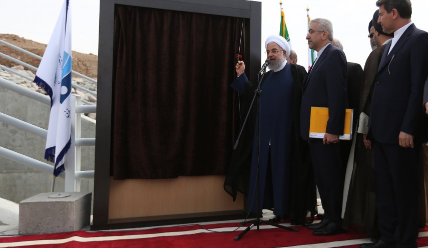 فشار ممکن است شرایط سخت ایجاد کند، اما ملت ایران در برابر قلدرها تعظیم نمی کند