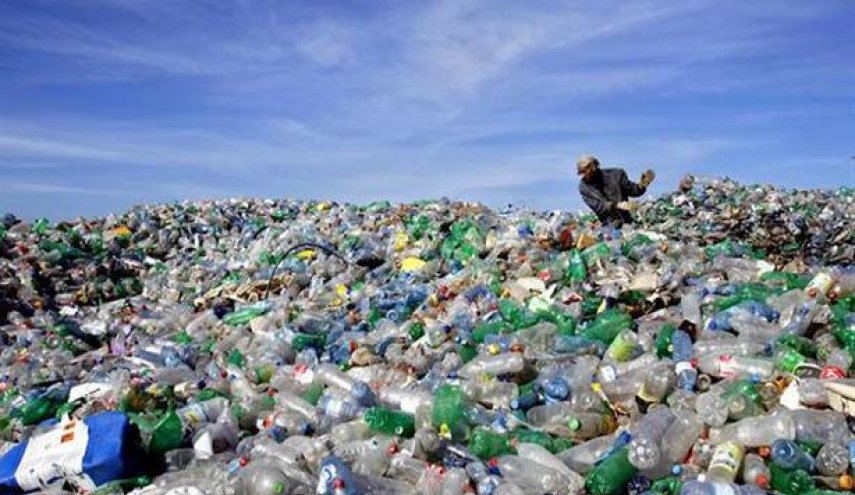 ماليزيا تعيد نفايات البلاستيك المستوردة إلى بلادها