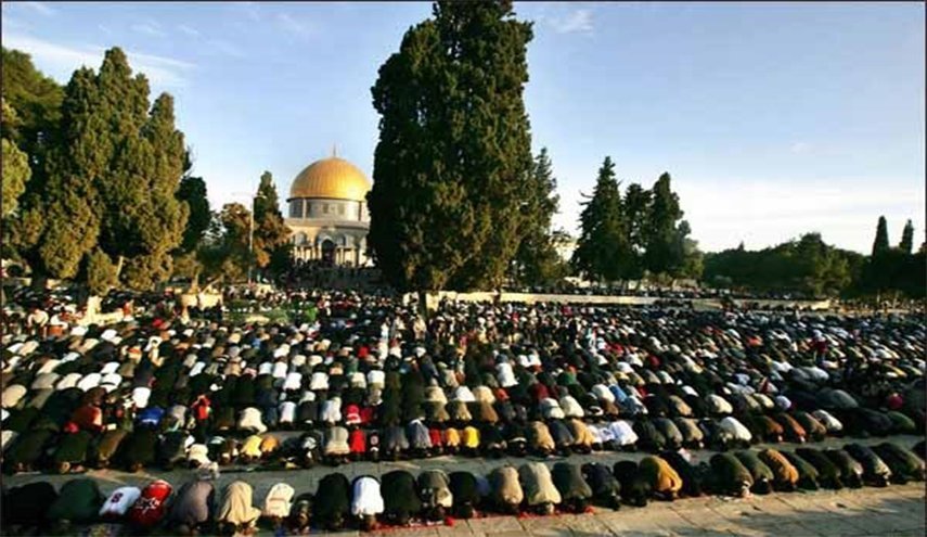 حضور بیش از 100 هزار نمازگزار در سومین جمعه رمضان در مسجدالاقصی