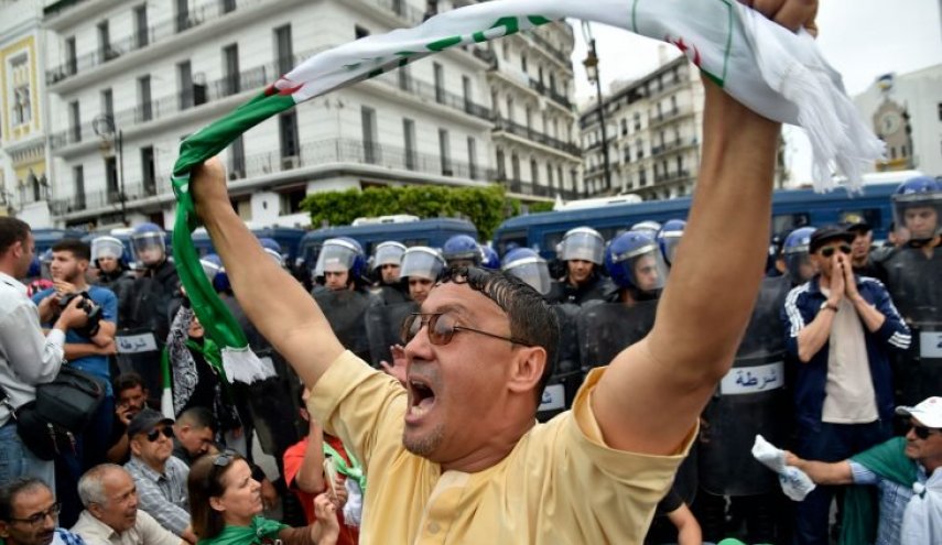 احتمال تعویق انتخابات ریاست‌جمهوری و استعفای دولت الجزائر
