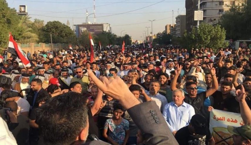 برگزاری تظاهرات ضد جنگ هواداران صدر در کربلا و بغداد 
