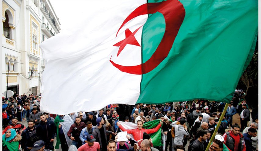 الجزائر تتجه نحو تأجيل الرئاسيات وتمديد فترة ابن صالح