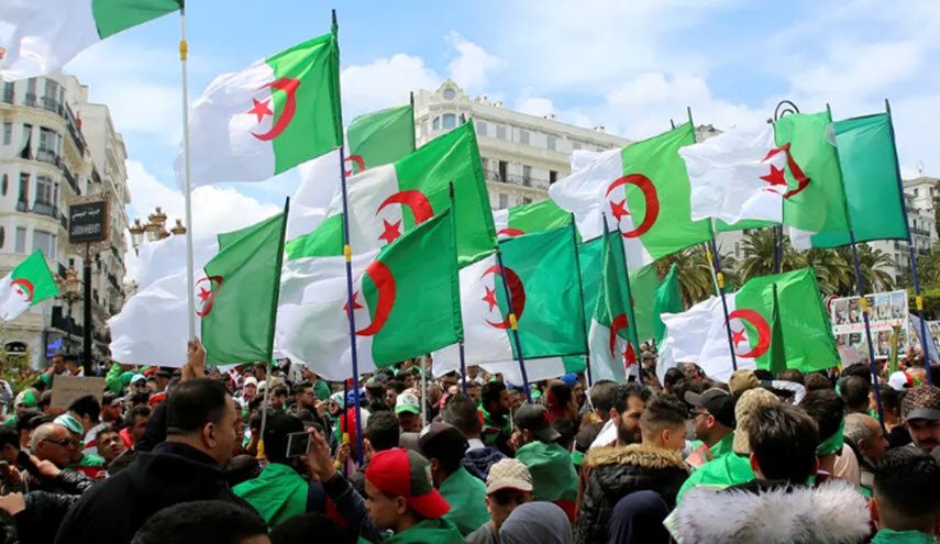 الجزائر.. تظاهرات رافضة لإجراء الانتخابات حتى توافر هذه الشروط