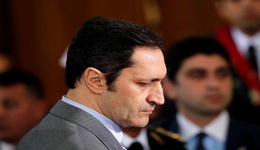 علاء مبارك يعلق على شخص طالبه بالاعتذار للمصريين