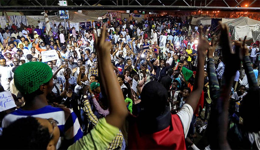 الحرية والتغيير يهدد العسكري باضراب عام في كل السودان