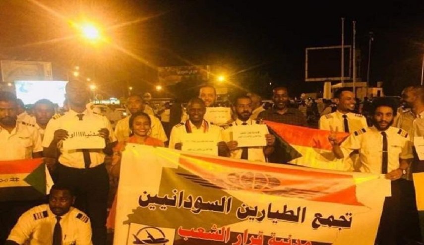 طيارو السودان يبدأون إضرابًا عامًا عن العمل