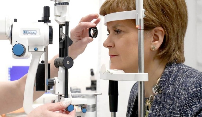 لماذا يزور مرضى السكري طبيب العيون بانتظام؟