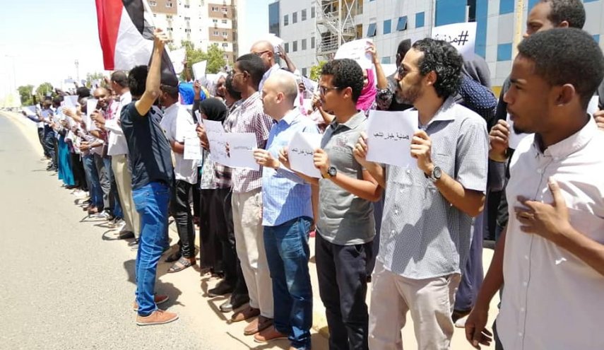  السودان.. مئات المسافرين عالقون بعد إضراب الموظفين