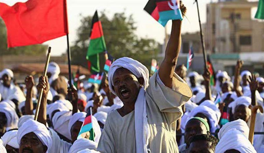 شورای نظامی سودان تحصن معترضان را خطری برای کشور خواند