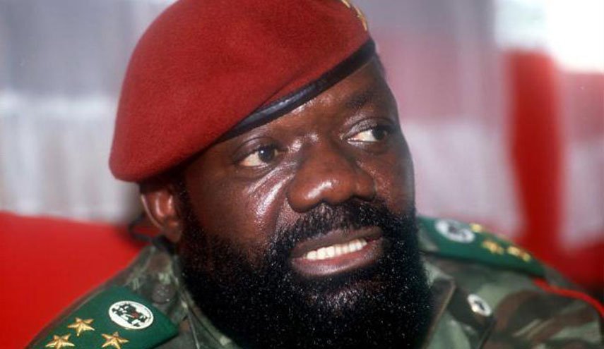 دفن زعيم التمرد الأنغولي بعد 17 عاماً على مقتله