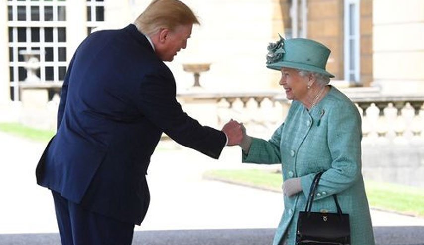 دست دادن ترامپ با ملکه انگلیس خبرساز شد