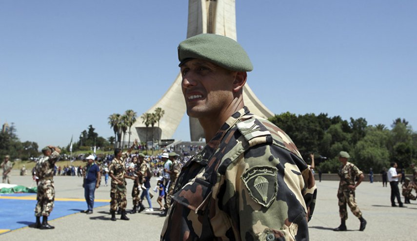 الجزائر.. نشر 9 آلاف شرطي في العاصمة
