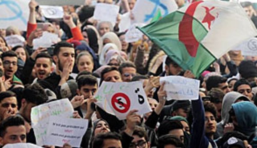 أحزاب المعارضة في الجزائر ترفض التمديد لعبد القادر بن صالح 
