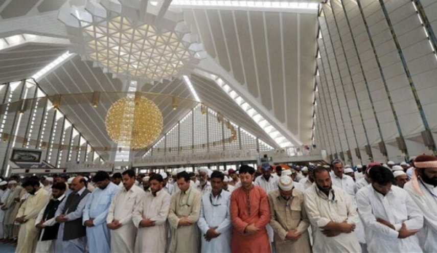 میلیون ها پاکستانی نماز عید سعید فطر را اقامه کردند