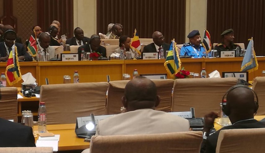 الاتحاد الافريقي يعلق عضوية السودان