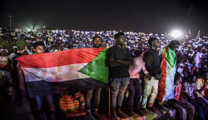 العصيان المدني يعم السودان ويشل الحياة في الخرطوم