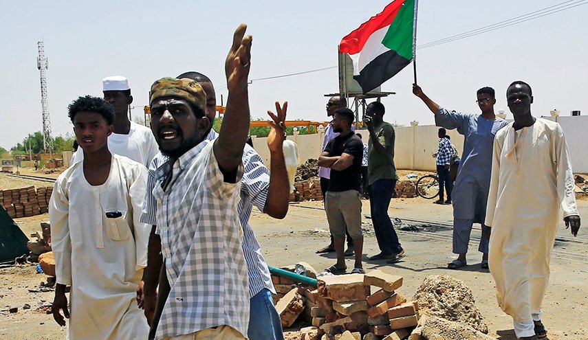 سودان دوباره ناآرام شد/ آغاز نافرمانی مدنی و تیراندازی به معترضان