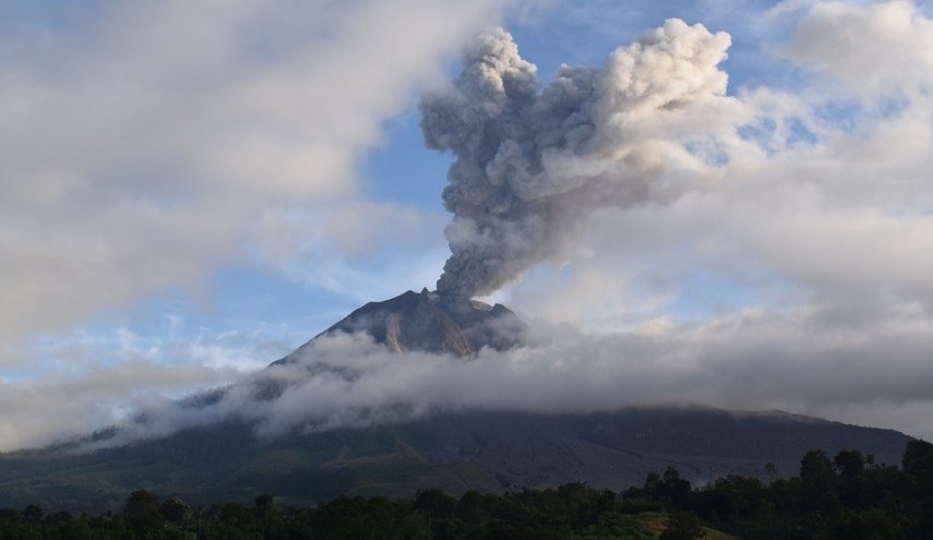 إندونيسيا.. بركان جبل 