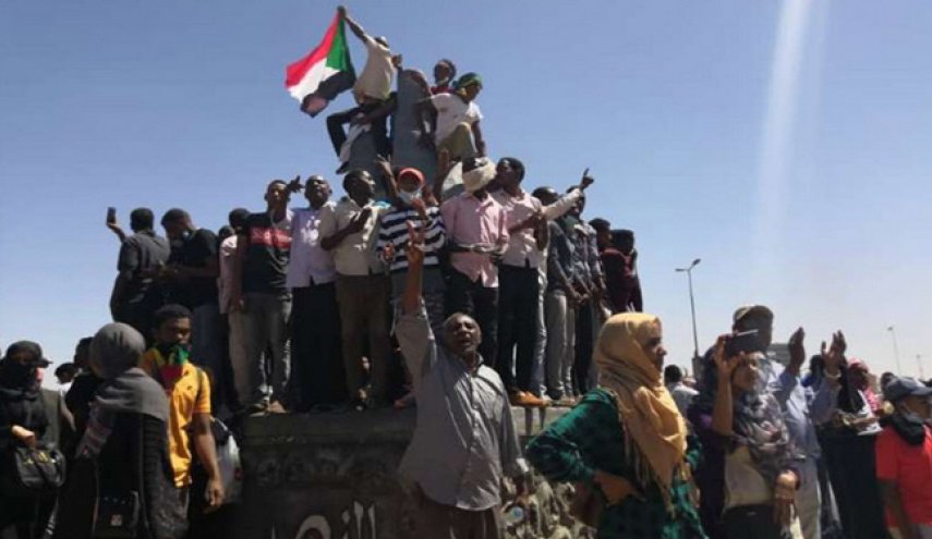 بازنشستگی اجباری ۱۰۰ افسر امنیتی در سودان