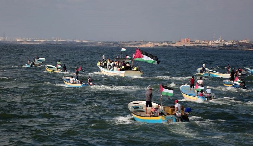الاحتلال یعتقل صيادين فلسطينيين جنوب القطاع