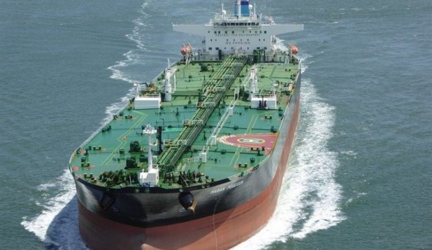 بلومبرگ: یک نفتکش حامل نفت امارات در دریای عمان دچار حادثه شد