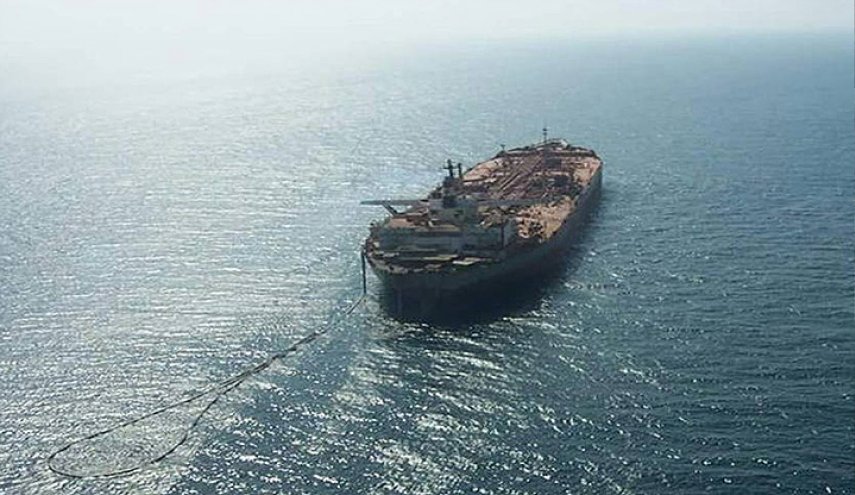 إنقاذ 44 بحارا من ناقلتي النفط في بحر عمان