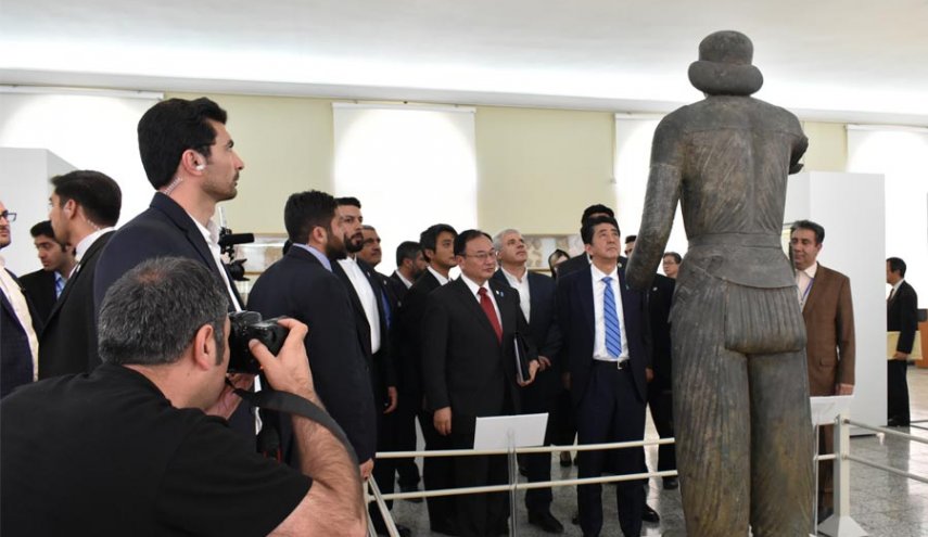 بازدید نخست وزیر ژاپن از موزه ملی ایران