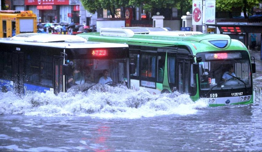 مصرع 61 شخصا وإجلاء 350 ألفا في الصين بسبب السيول